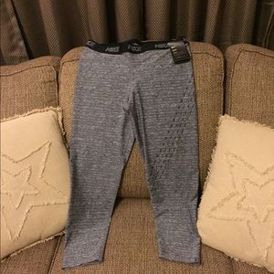 Nike cropped work out Leggings